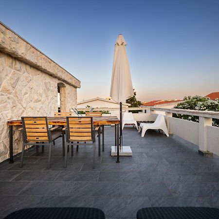 Cool Sunny Apartments Vir Exterior photo