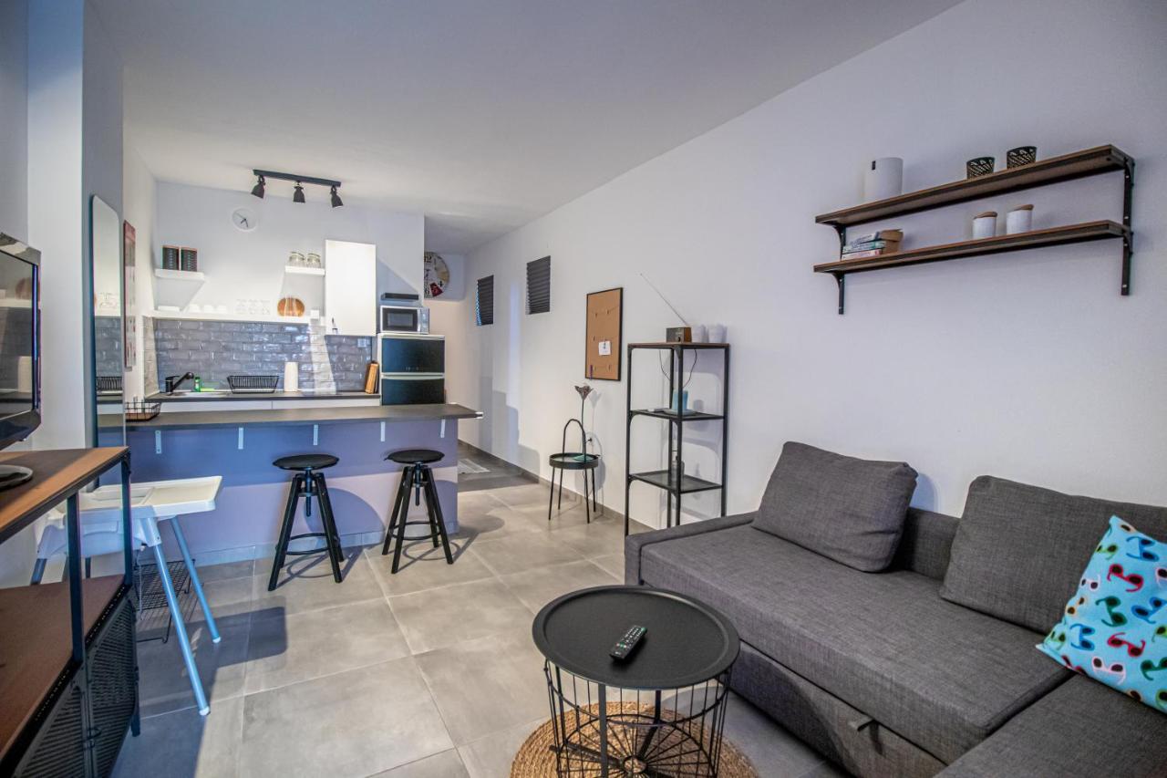 Cool Sunny Apartments Vir Exterior photo
