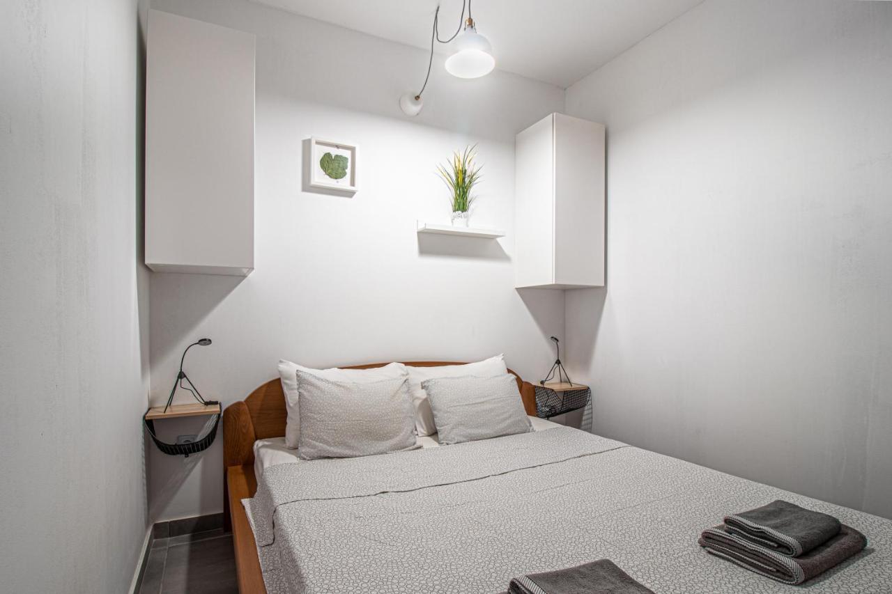 Cool Sunny Apartments Vir Exterior photo