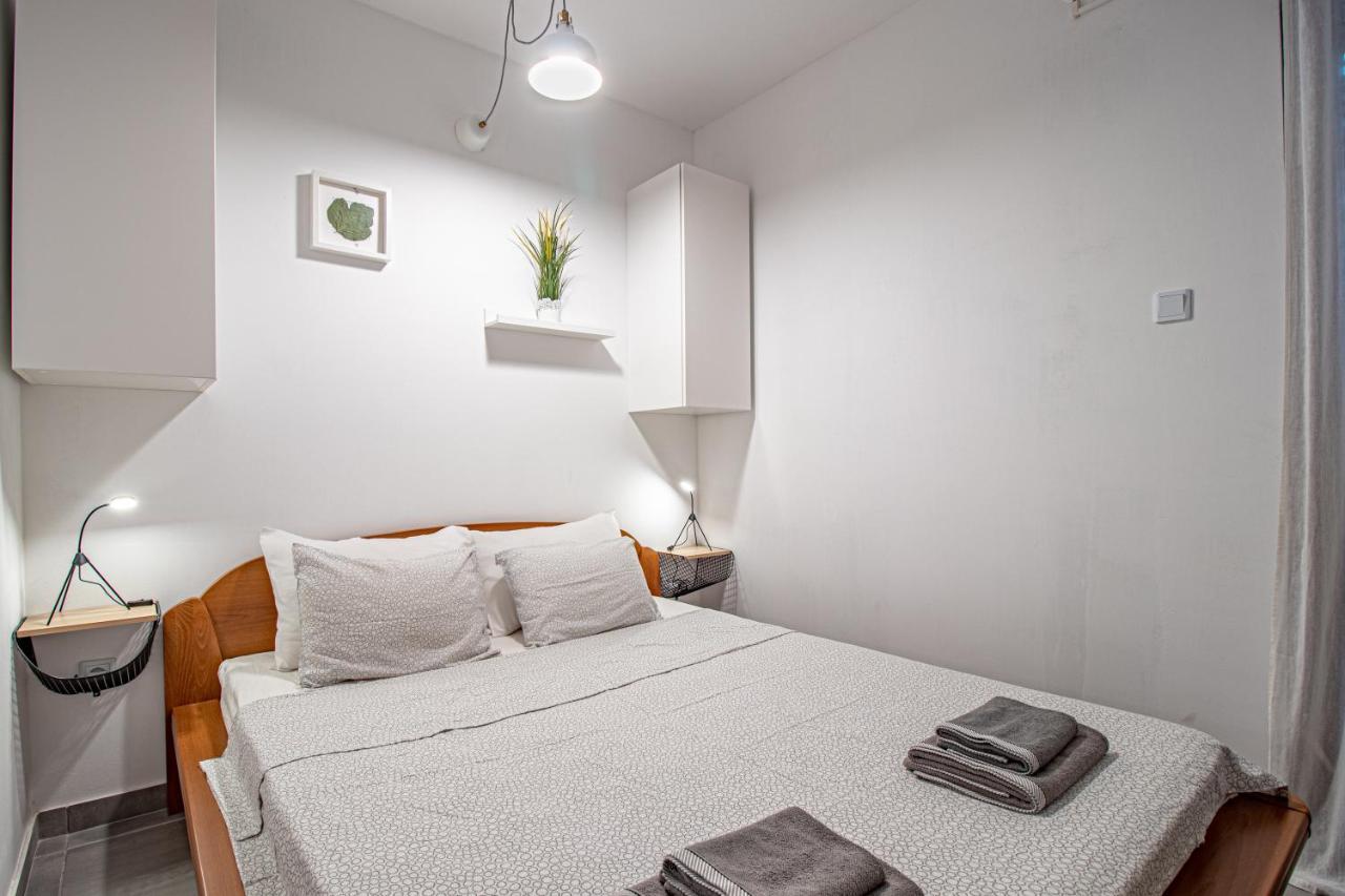 Cool Sunny Apartments Vir Exterior photo