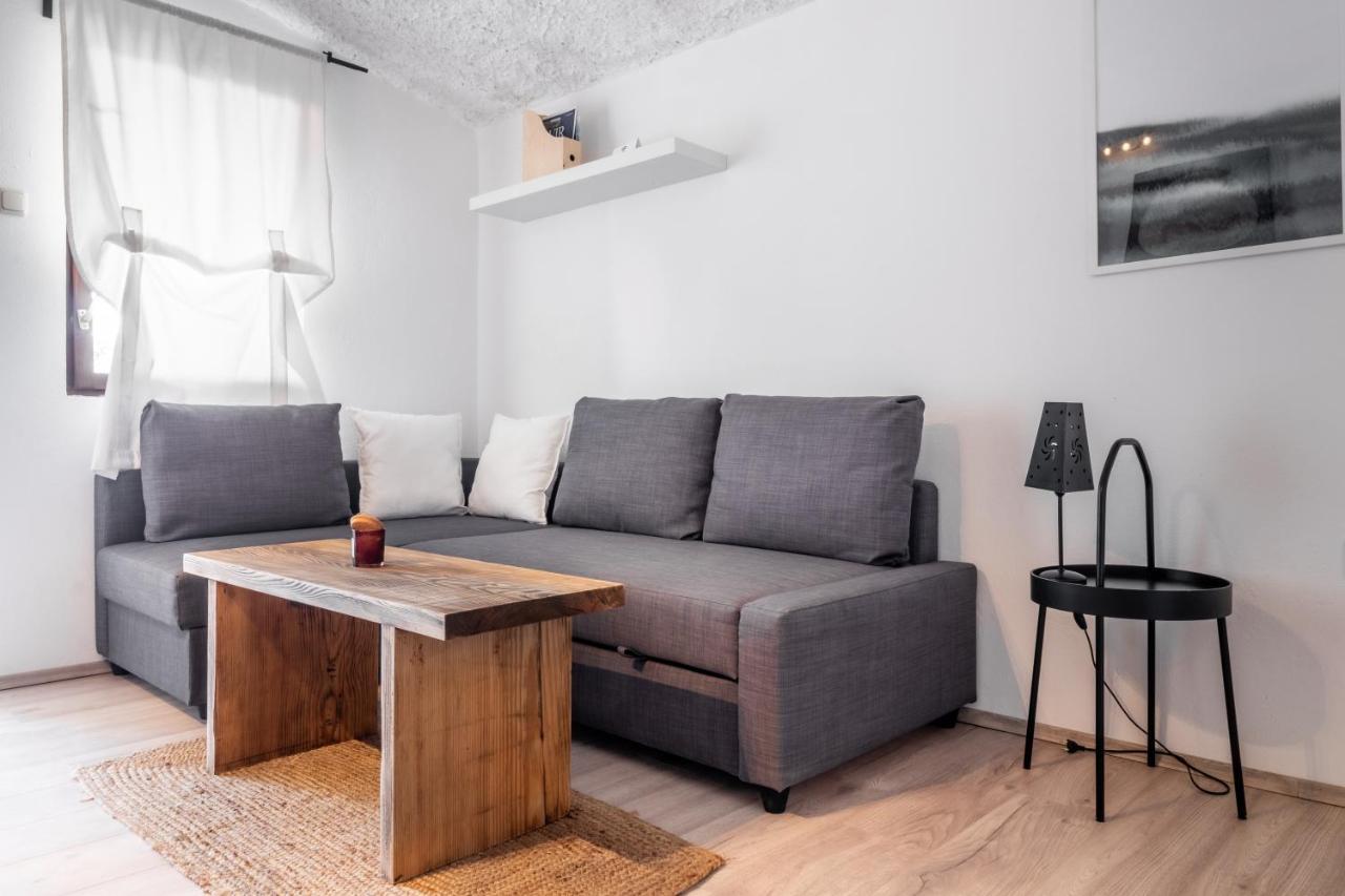 Cool Sunny Apartments Vir Exterior photo