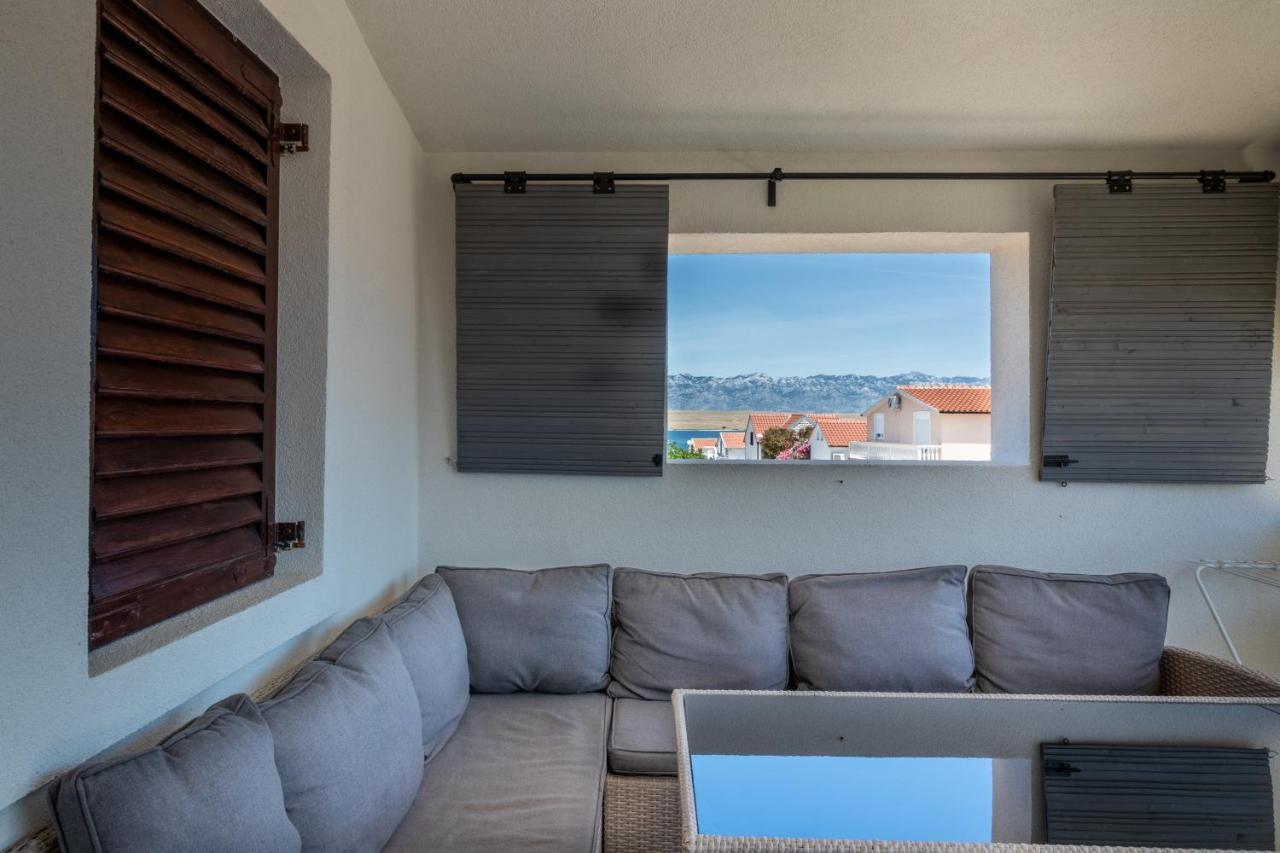 Cool Sunny Apartments Vir Exterior photo