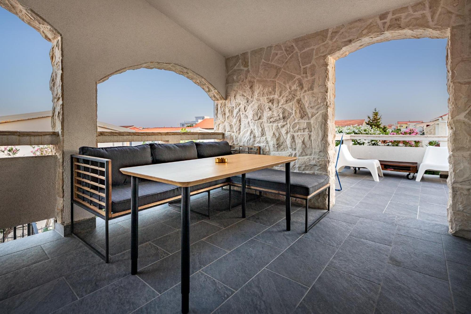 Cool Sunny Apartments Vir Exterior photo