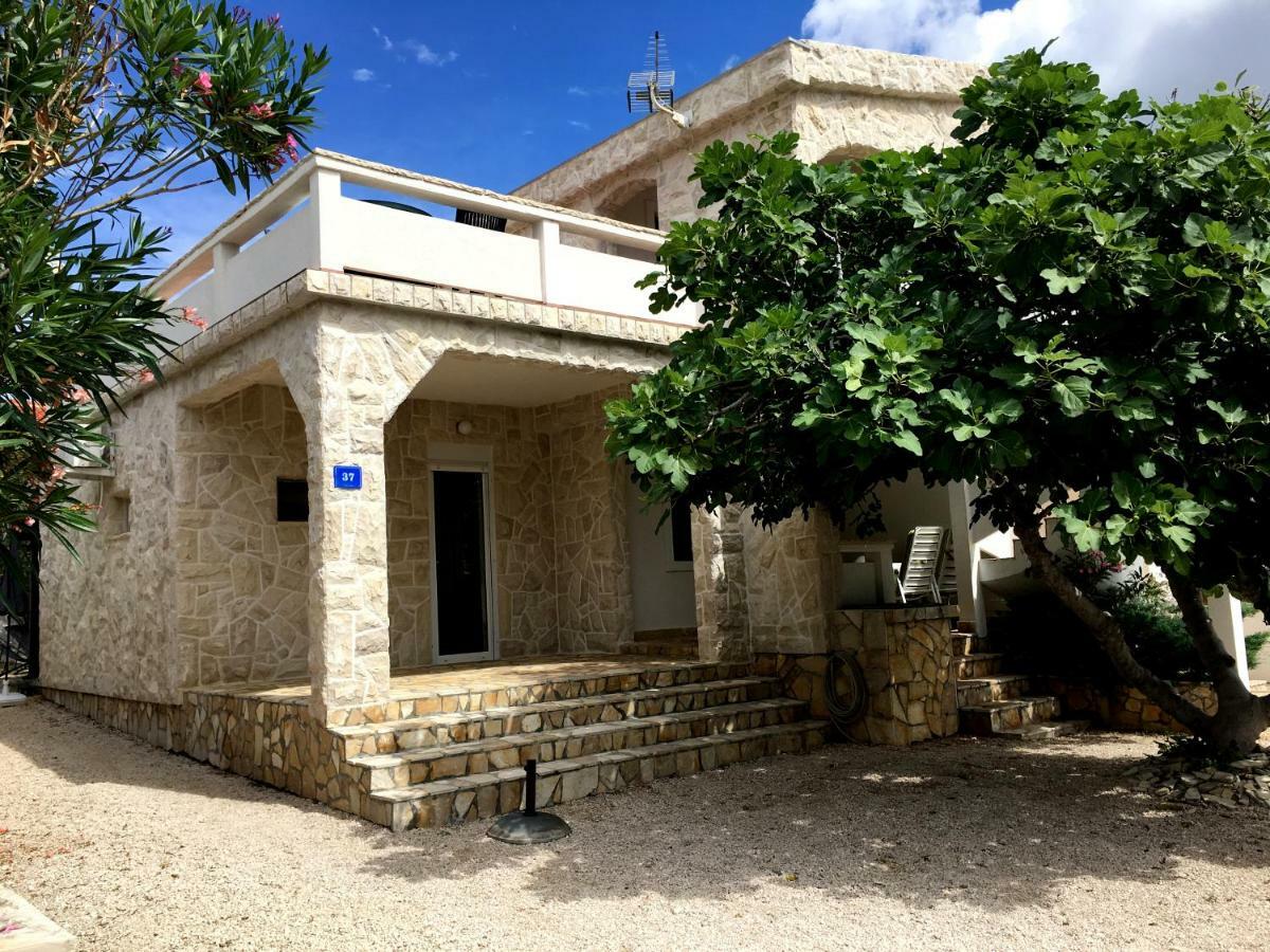 Cool Sunny Apartments Vir Exterior photo